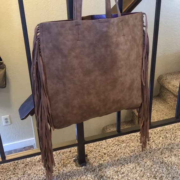 Handbags - NWOT Tan fringe purse 李